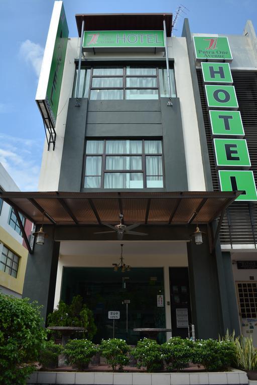 Putra One Avenue Hotel Seri Kembangan Buitenkant foto