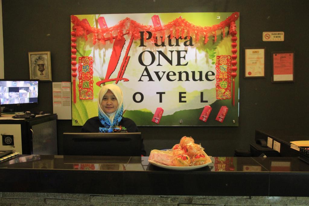 Putra One Avenue Hotel Seri Kembangan Buitenkant foto
